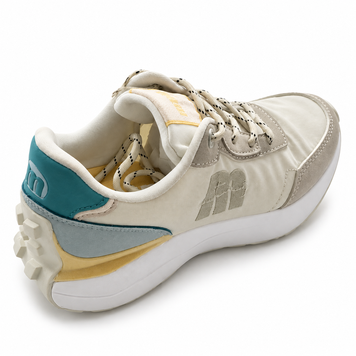 Zapatilla Mustang 17299 beige de mujer sobre fondo blanco