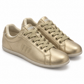 Zapatillas Mustang 18062 champagne sobre fondo blanco