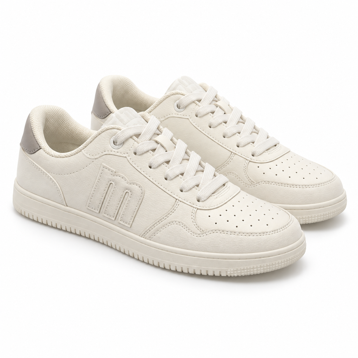 Zapatillas Mustang Gravity 60724 blancas sobre fondo blanco