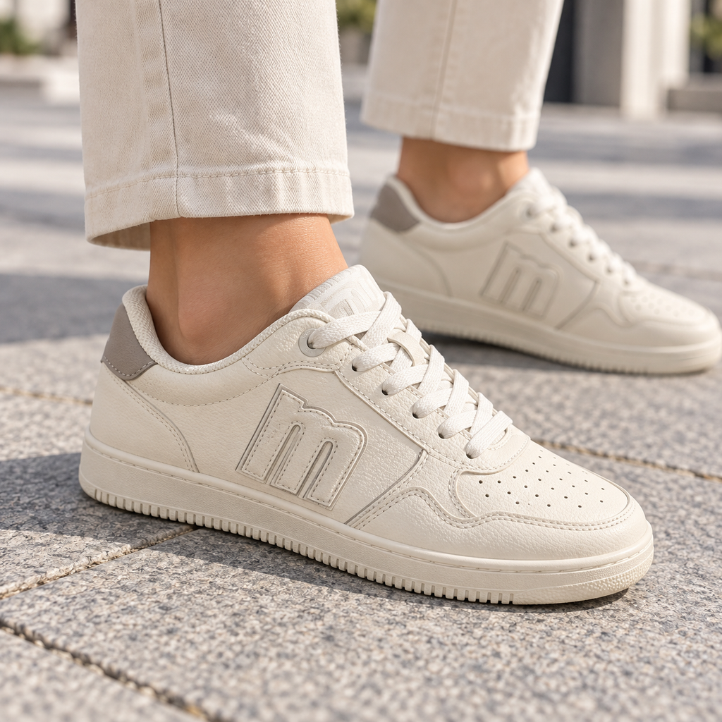 Zapatillas Mustang Gravity 60724 blancas en uso