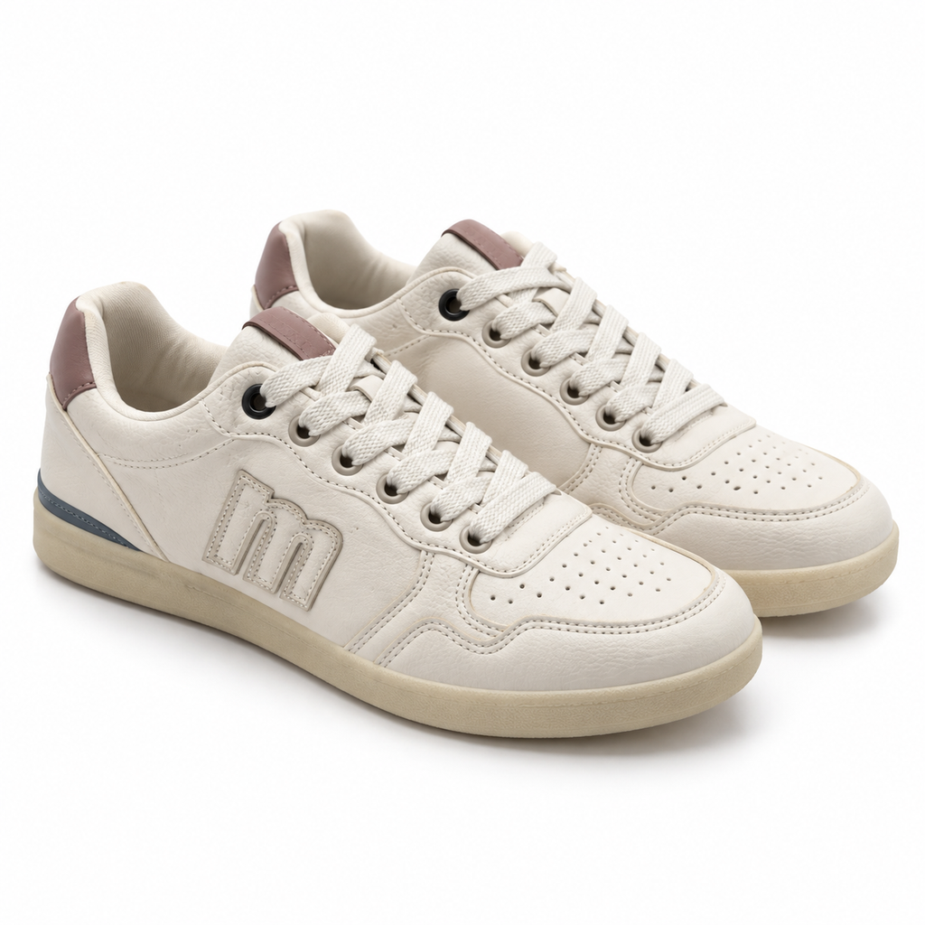 Zapatillas Mustang Sofy 69983 blancas para mujer sobre fondo blanco