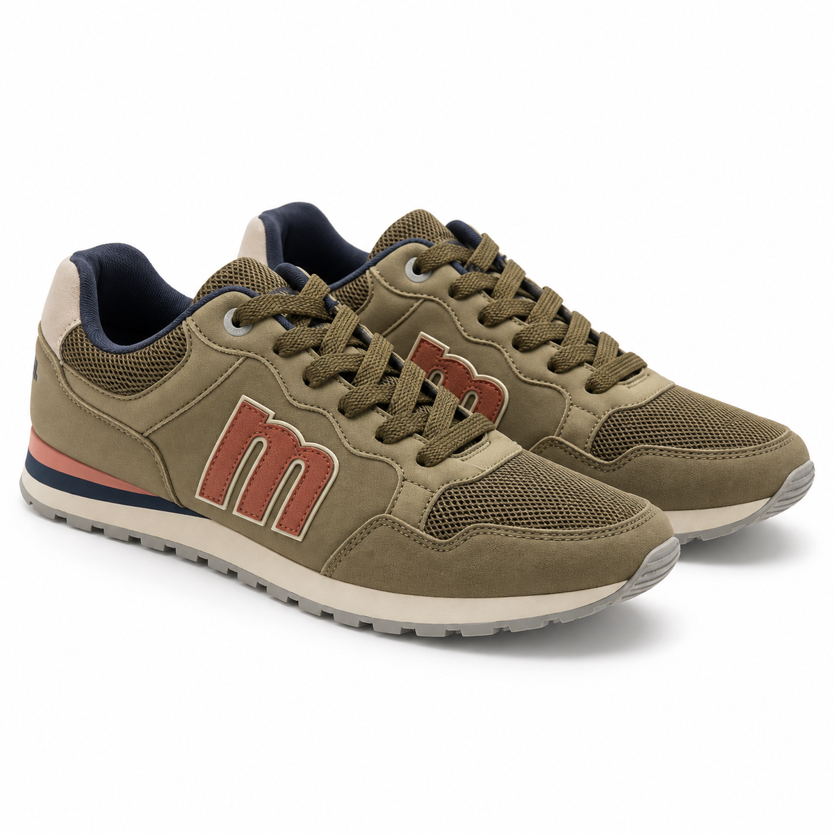 Zapatillas Mustang Vois 84711 kaki para hombre sobre fondo blanco