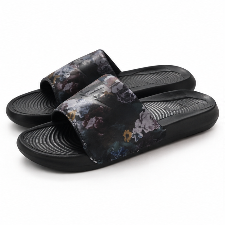 Chanclas Nike negras con estampado floral talla 36 sobre fondo blanco
