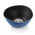 Bol de cocina azul con interior negro y pico vertedor