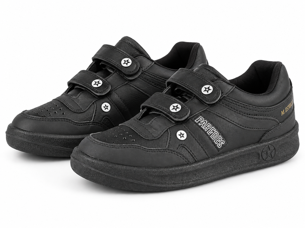 Zapatillas Paredes Estrella Velcro Negro sobre fondo blanco