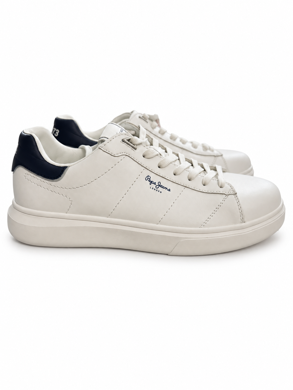 Pepe Jeans Eaton Basic blancas con talón marino talla 43 — par sobre fondo blanco