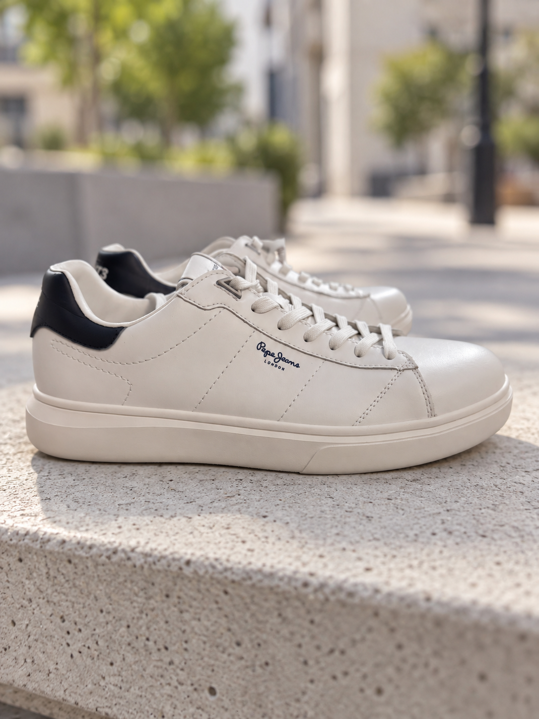 Pepe Jeans Eaton Basic blancas con talón marino talla 43 — par en banco urbano