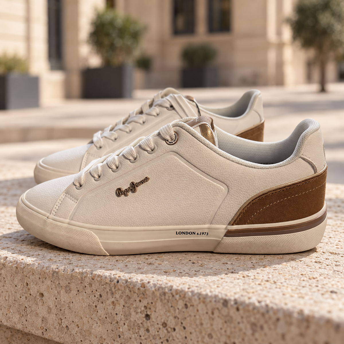 Pepe Jeans Kenton blanco roto talla40 — par en un banco de piedra
