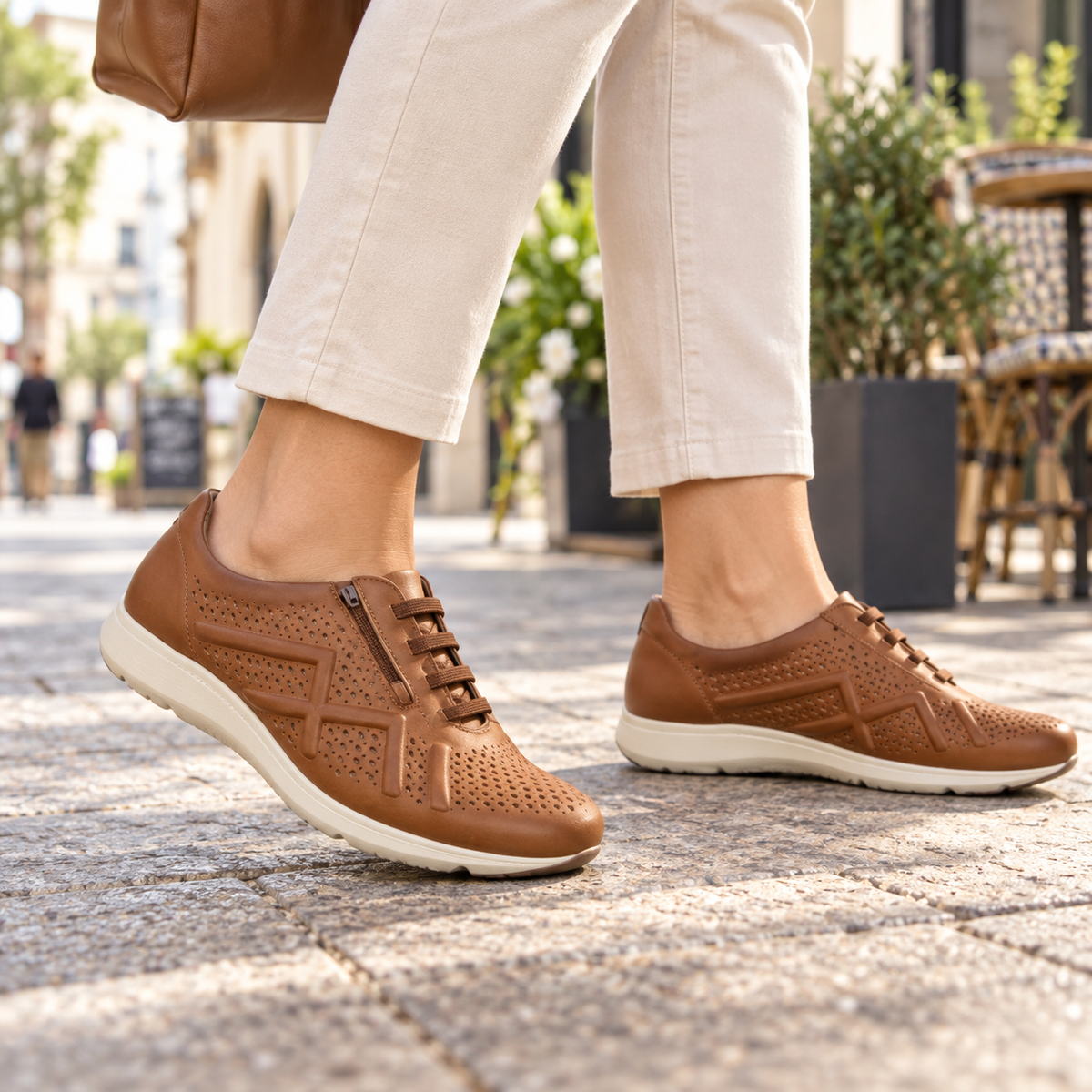 Zapatos Piesanto 1341 cuero para mujer en una escena lifestyle urbana