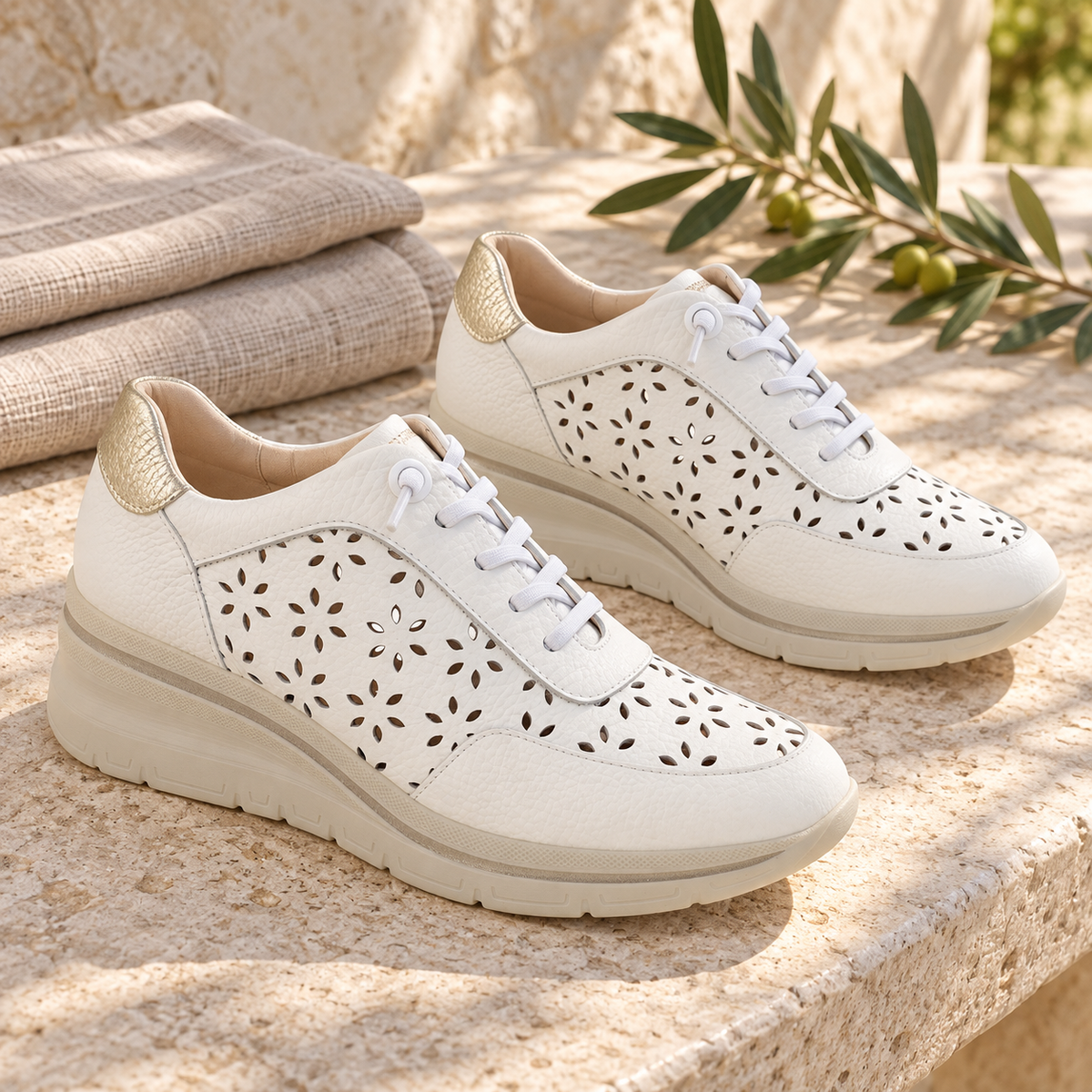 Zapatilla Pitillos 11111 blanca en ambiente mediterráneo