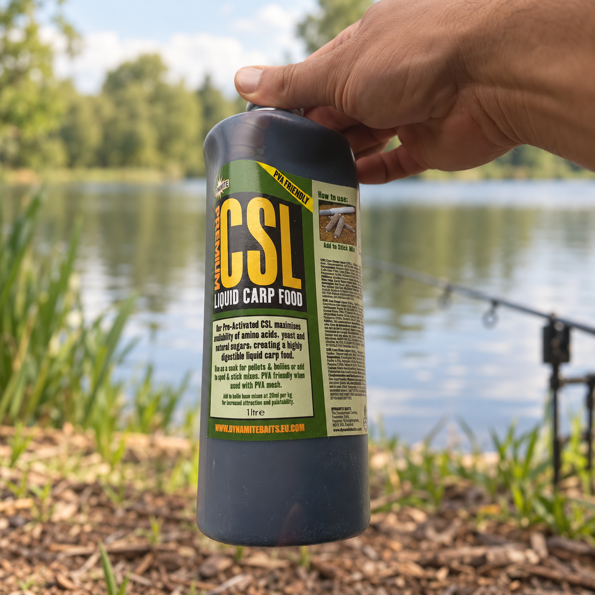 Botella Dynamite Premium CSL de 1 litro en un entorno de pesca