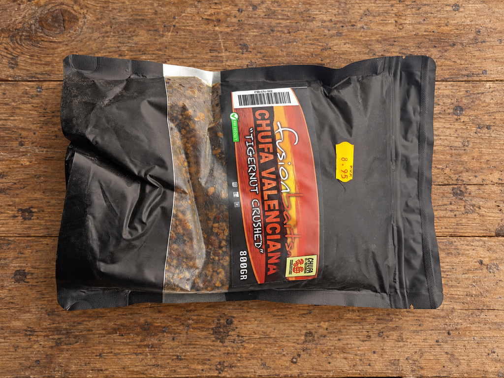 Fusion Baits Chufa Valenciana Tigernut Crushed 800 g sobre mesa de madera