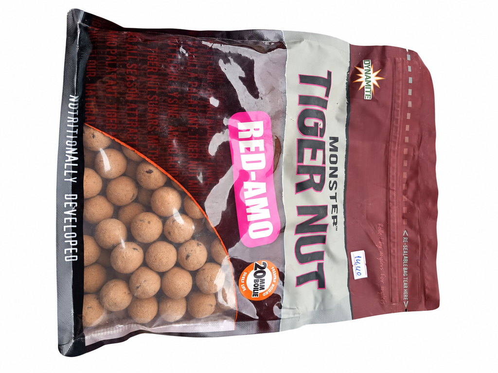 Dynamite Monster Tiger Nut Red-Amo · Boilies 20 mm sobre fondo blanco
