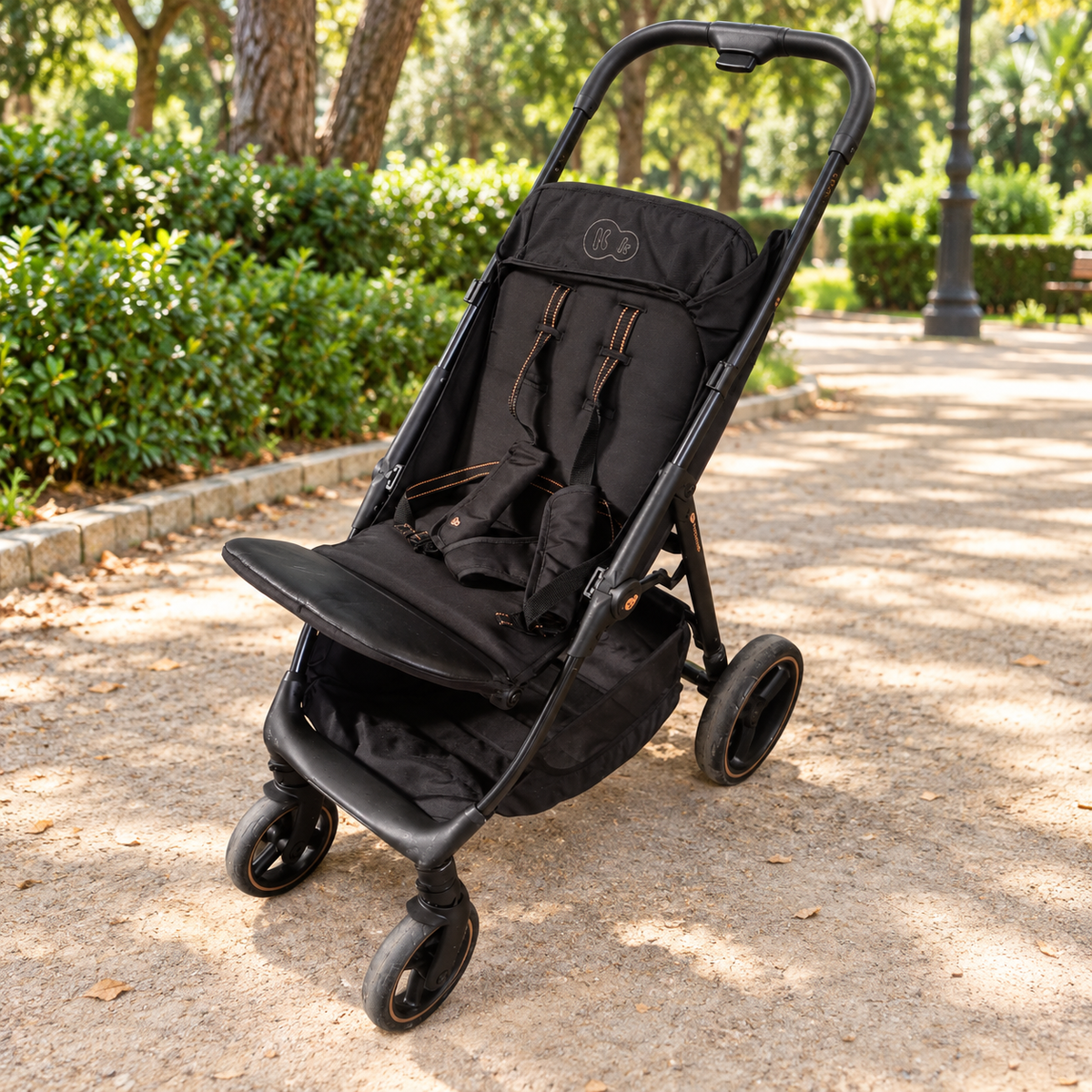 Silla Kinderkraft TRIG negra con ligeras marcas de uso, sin barra delantera