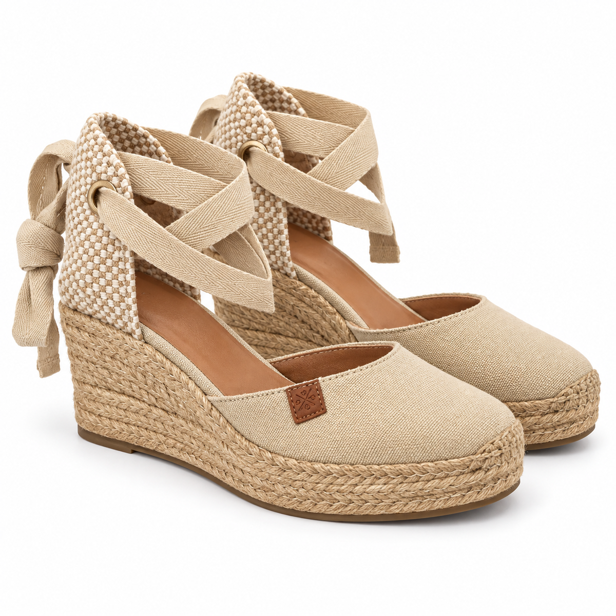 Alpargatas Popa Kleonor 17207 beige con plataforma de yute sobre fondo blanco