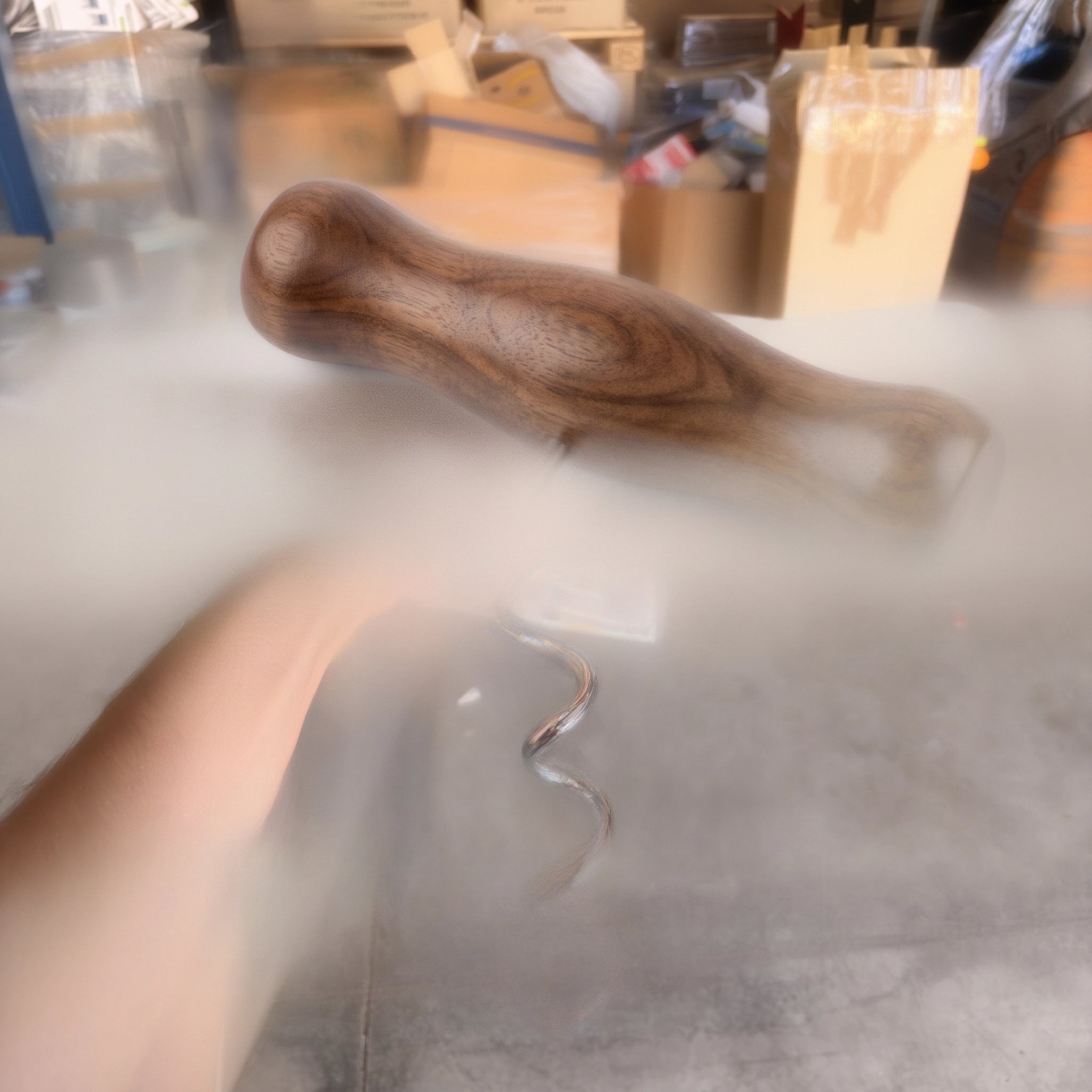 Sacacorchos Manual con Mango de Madera — Ergonómico