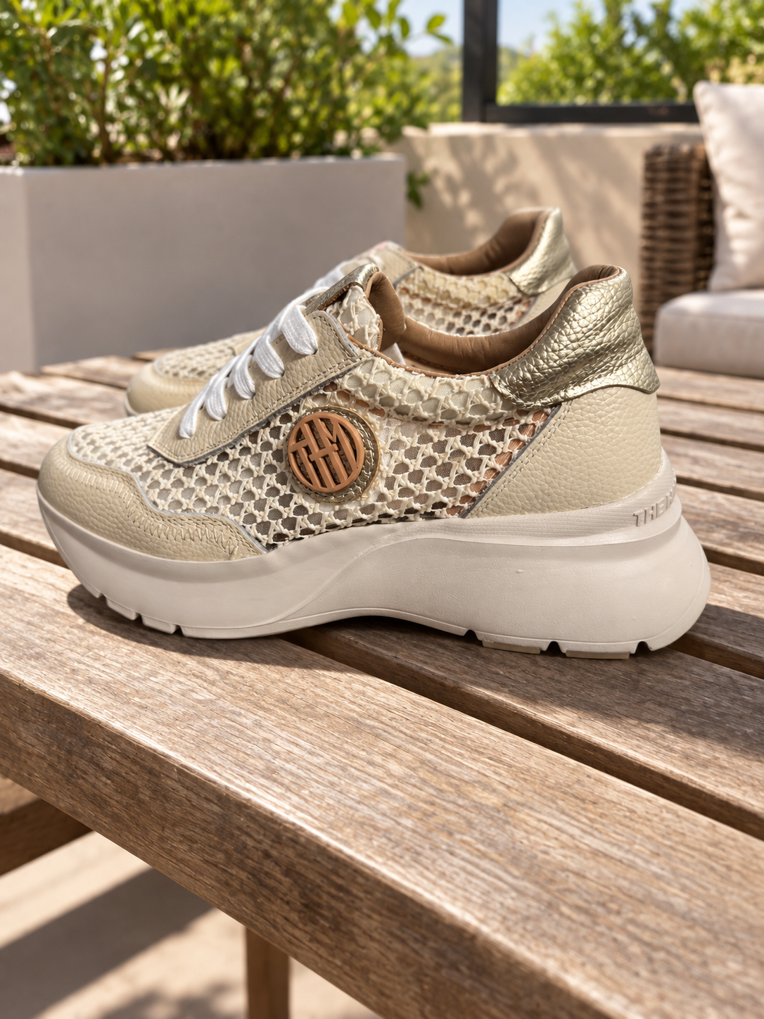 Zapatillas Happy Monk Cascais-002 hielo con tejido calado