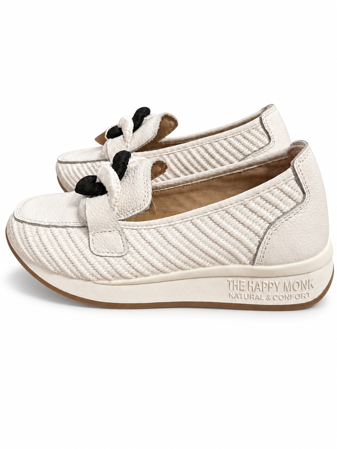 Mocasines Happy Monk Vanity-011 blancos con adorno bicolor — fondo blanco