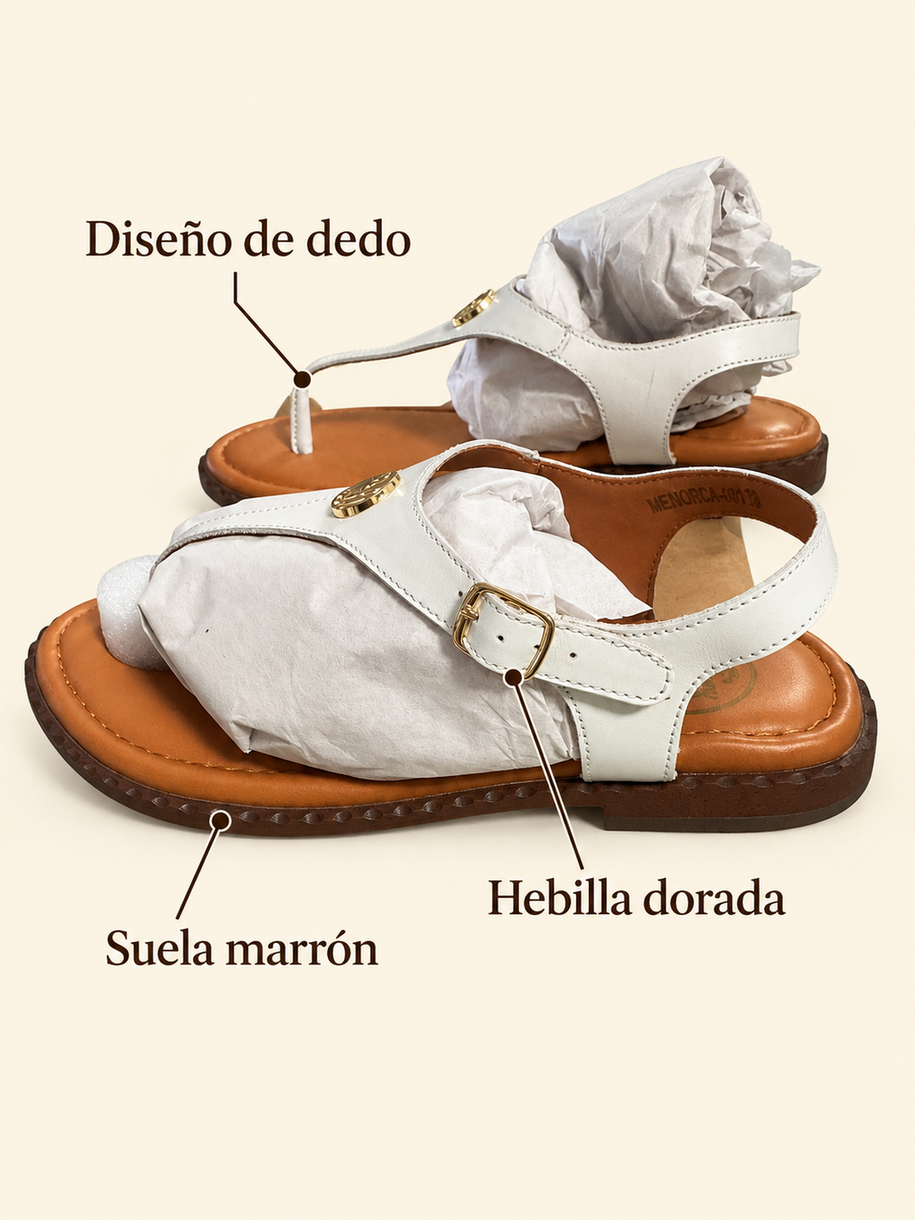 Sandalias Happy Monk Menorca-001 blancas con hebilla dorada — detalles visibles