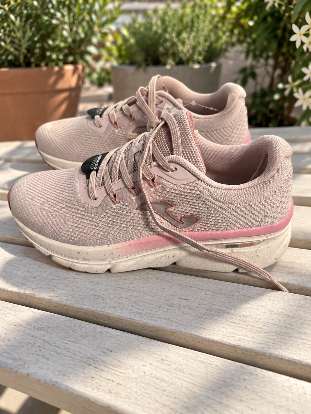Zapatillas Joma Atreyu Lady rosa empolvado para mujer — ambiente de terraza