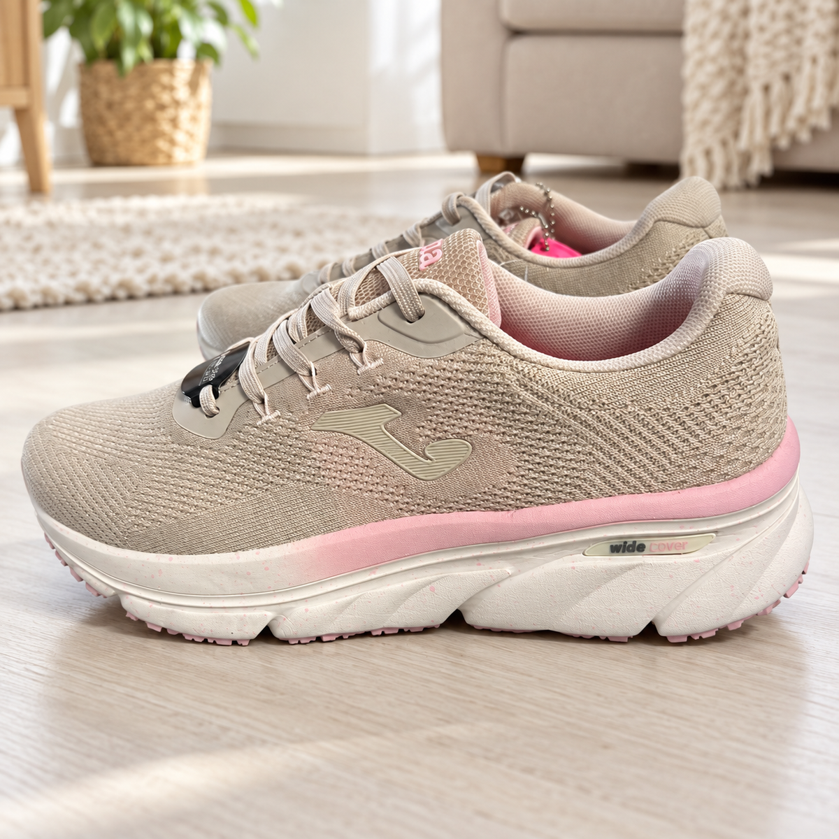 Joma Atreyu Lady 2525 beige y rosa — ambiente cotidiano