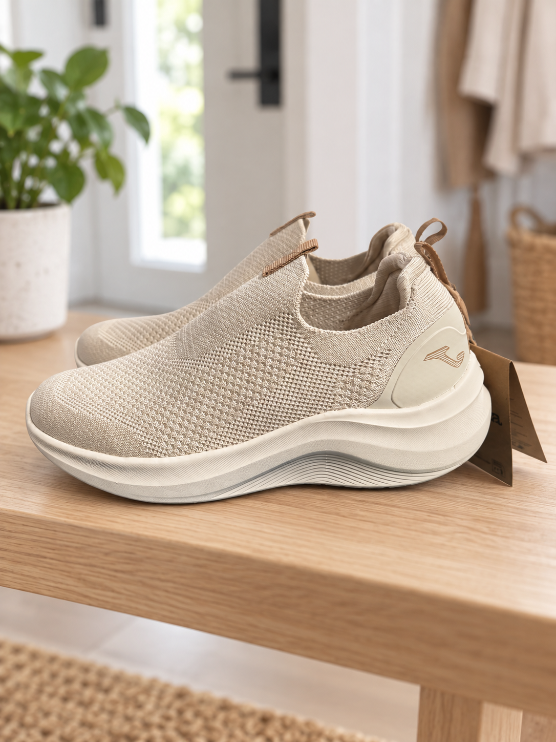 Joma Laceless Lady 2525 beige — ambiente cotidiano