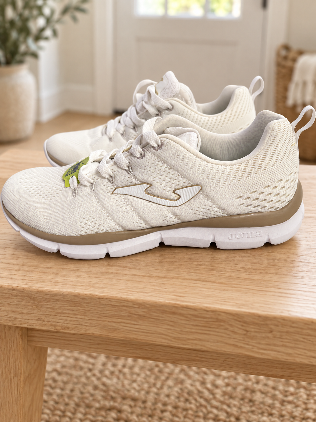 Joma Zen Lady 2002 blancas y doradas — ambiente cotidiano