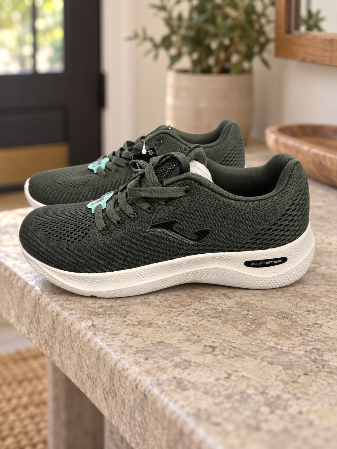Joma Corinto Men 2415 verdes — ambiente cotidiano