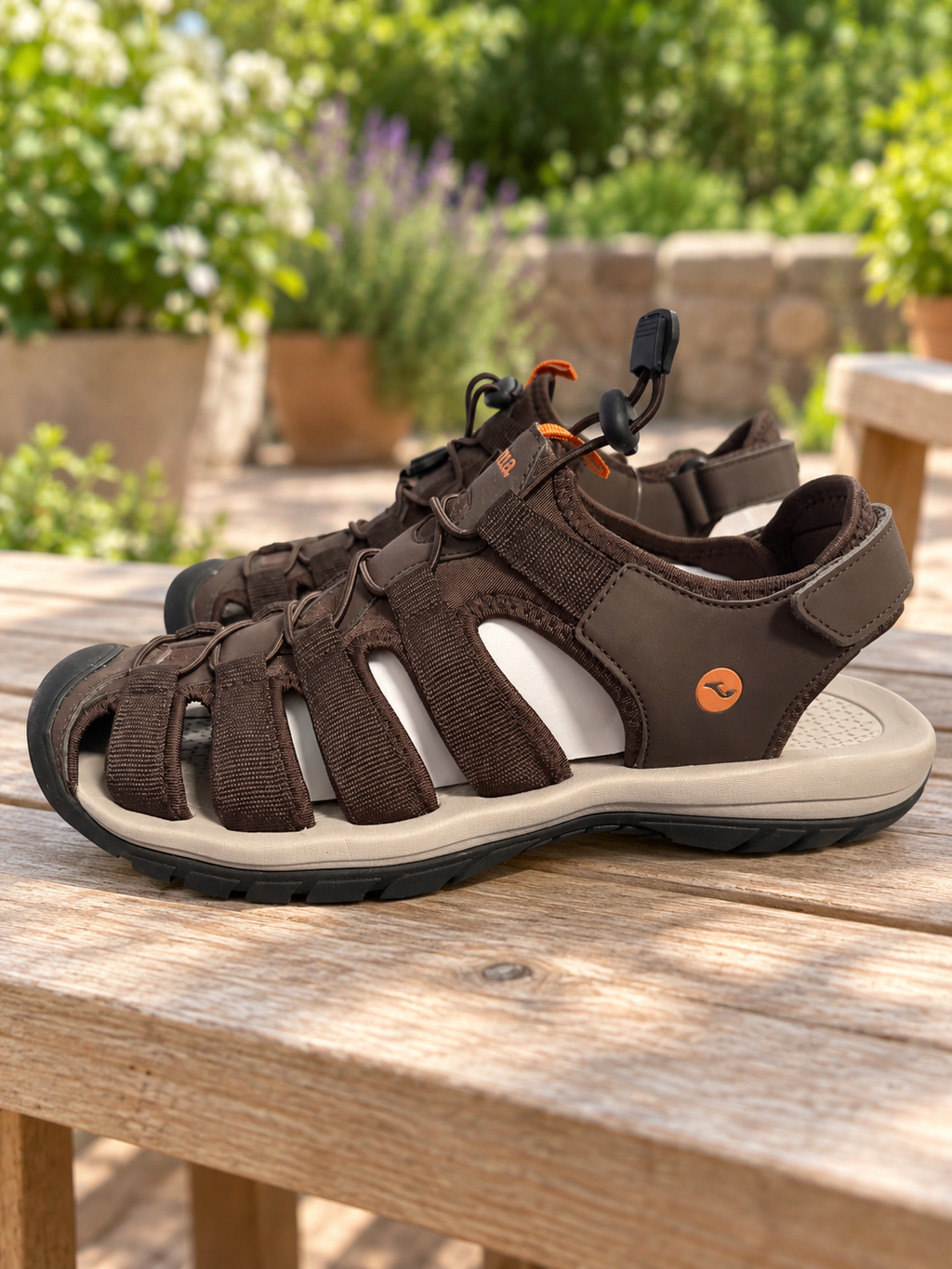 Sandalias Joma Gea Men 2524 marrones — ambiente de terraza