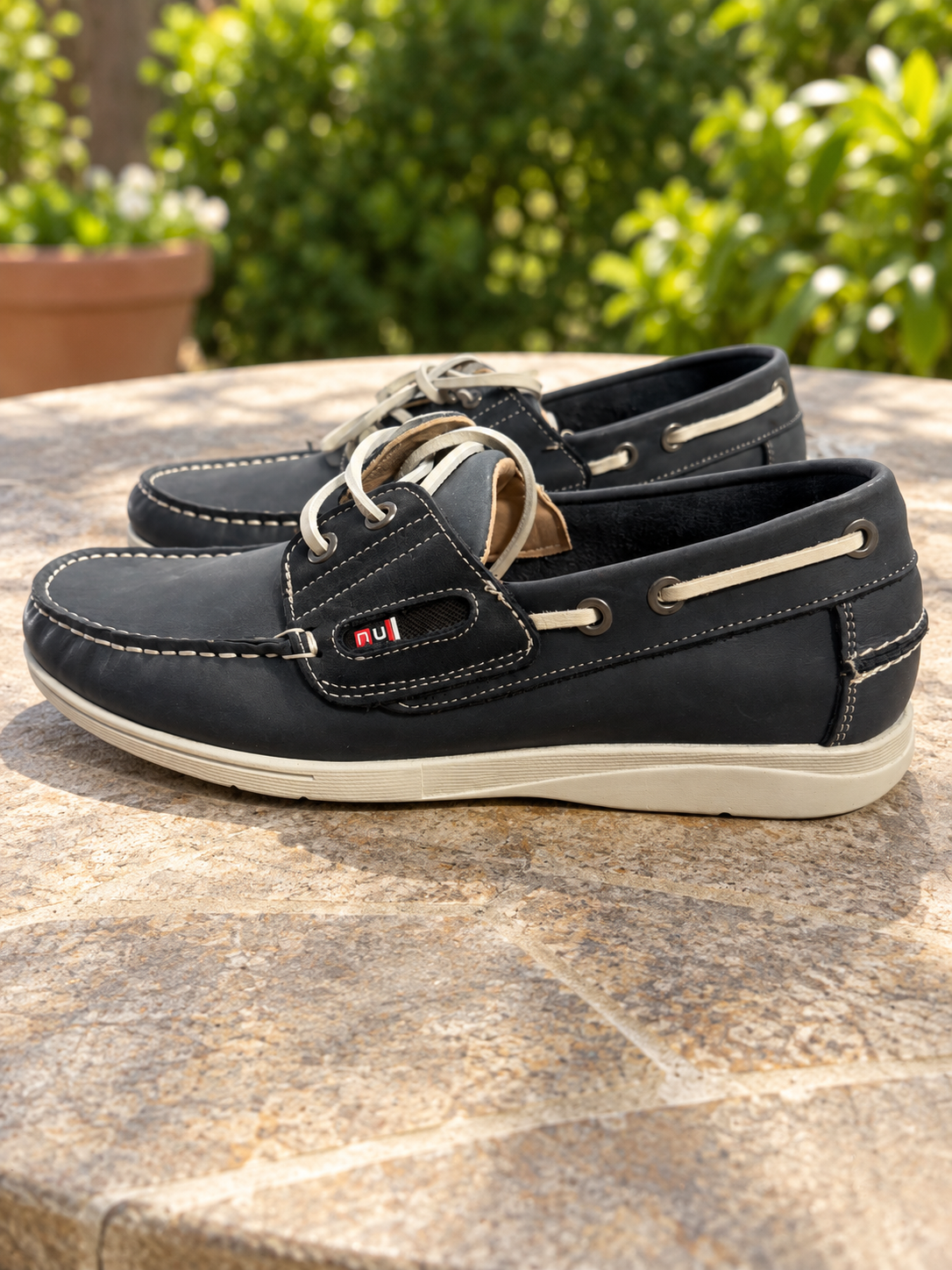 Náuticos Nuper 7830 azul marino con cordones claros talla 40 — ambiente exterior
