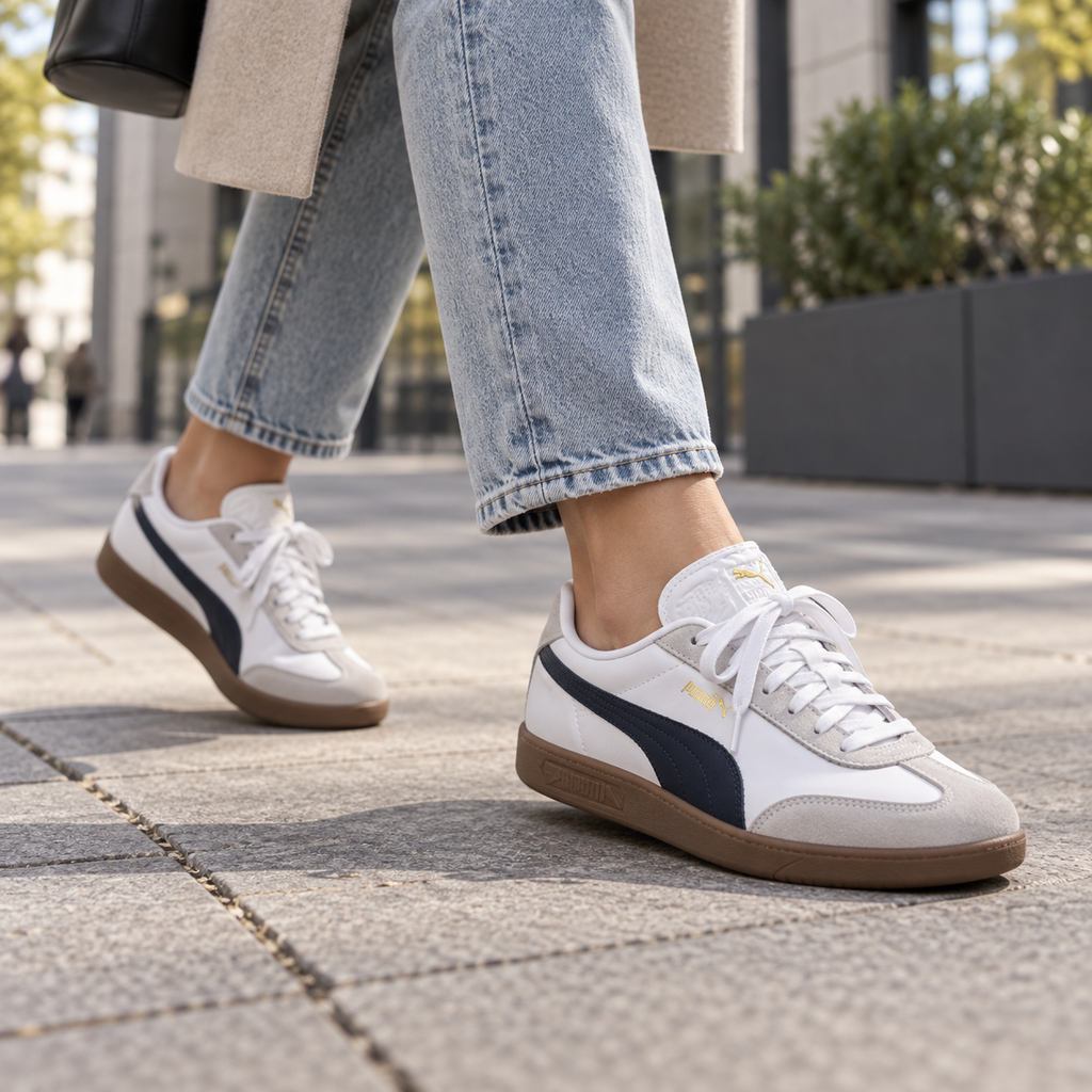 Zapatillas Puma 17281 blancas para mujer en uso