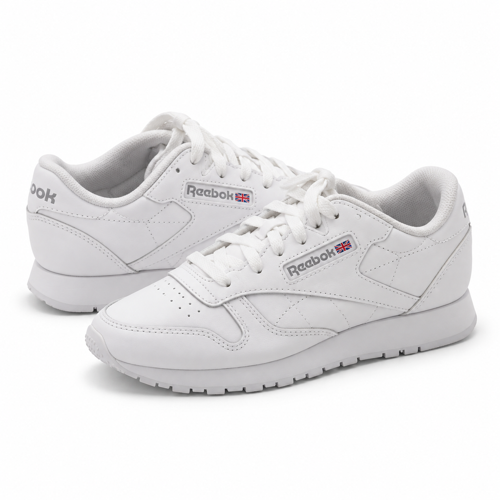 Zapatillas Reebok Classic Leather blancas sobre fondo blanco