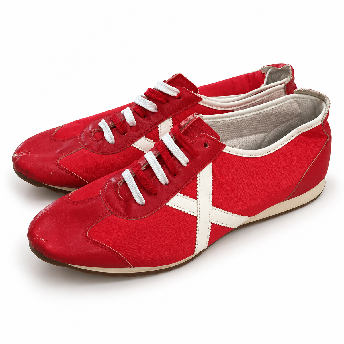 Zapatillas Munich rojas con X blanca y ribete claro · Talla 45 - portada blanca