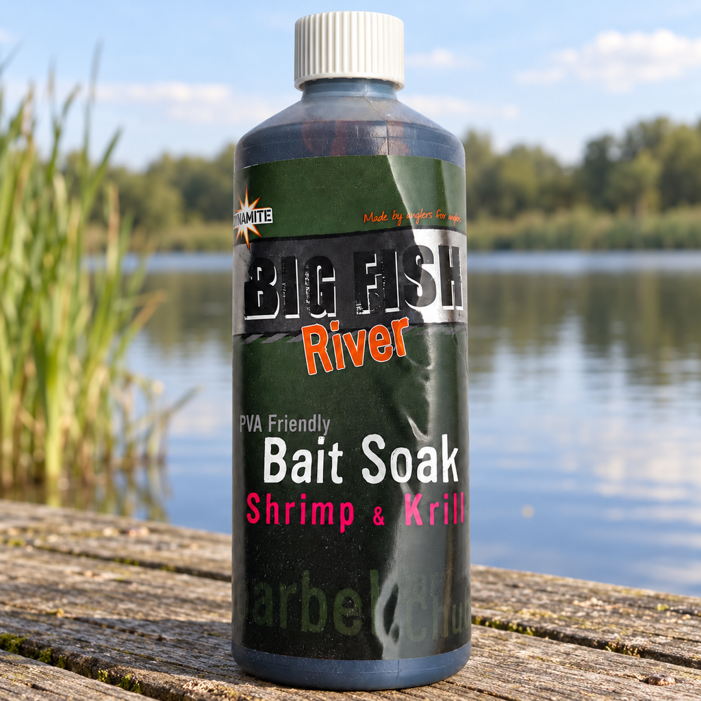 Dynamite Big Fish River Shrimp & Krill en un entorno de pesca