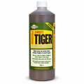 Dynamite Premium Sweet Tiger Liquid Carp Food de 1 litro sobre fondo blanco