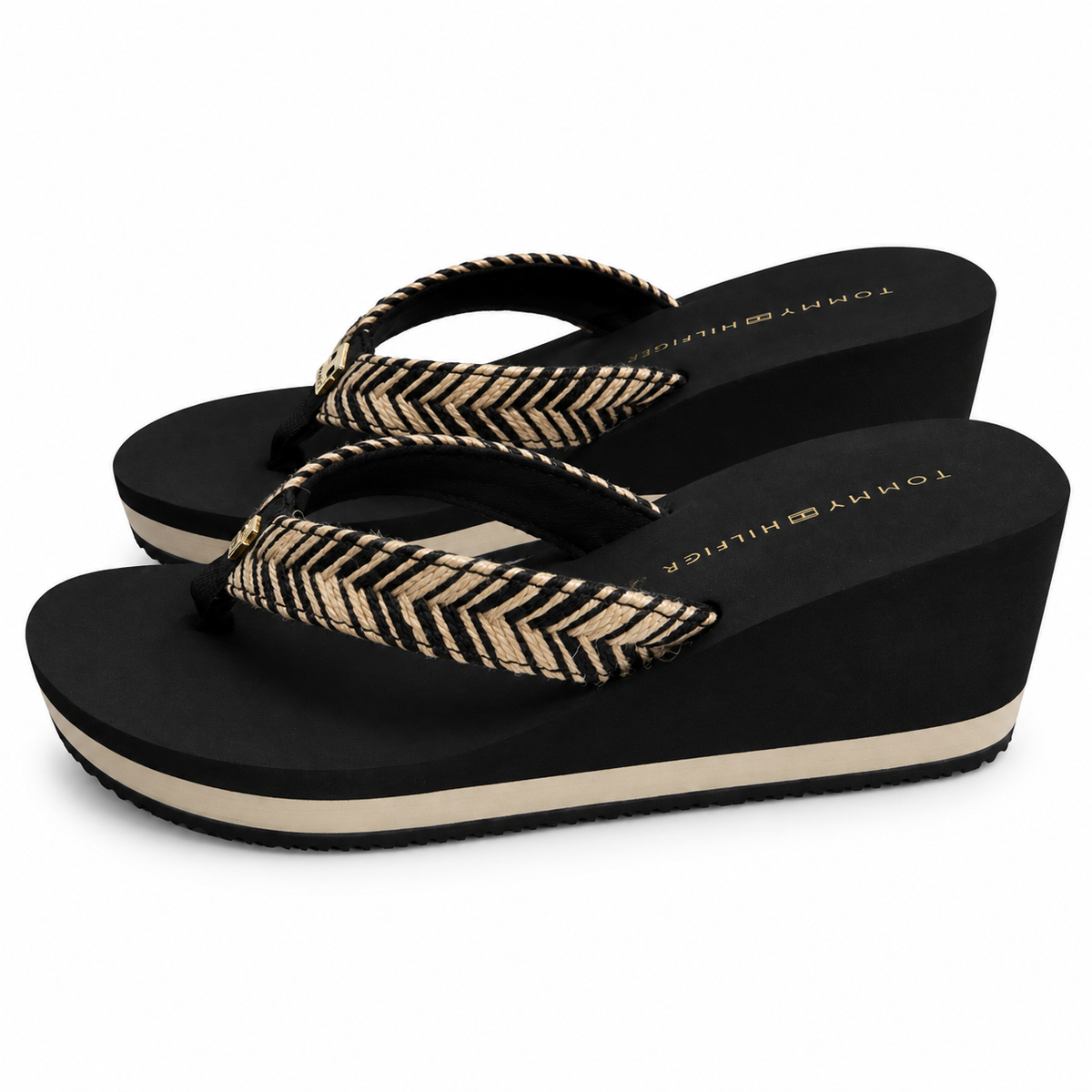 Chanclas Tommy Hilfiger negras con cuña talla 37 — par sobre fondo blanco