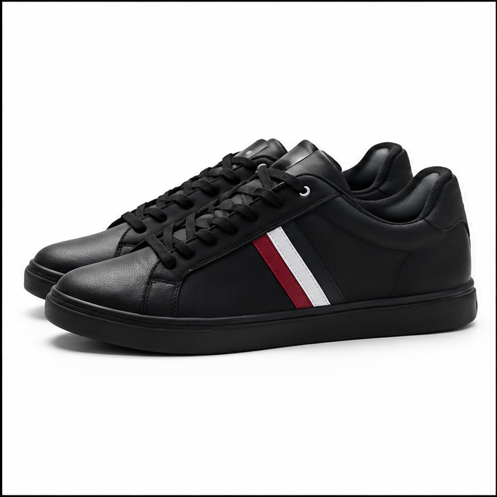 Zapatillas Tommy Hilfiger negras talla 42 sobre fondo blanco