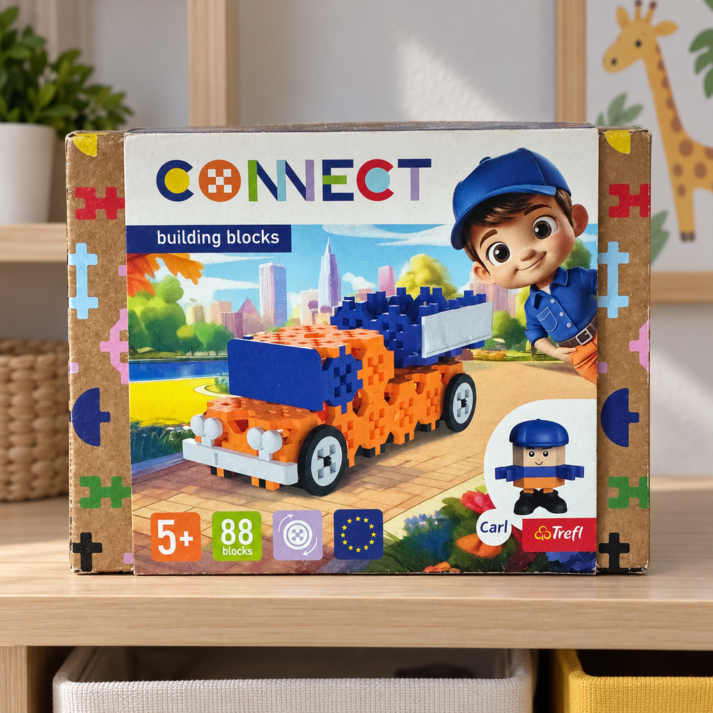 Caja original Trefl Connect camión en una habitación de juegos