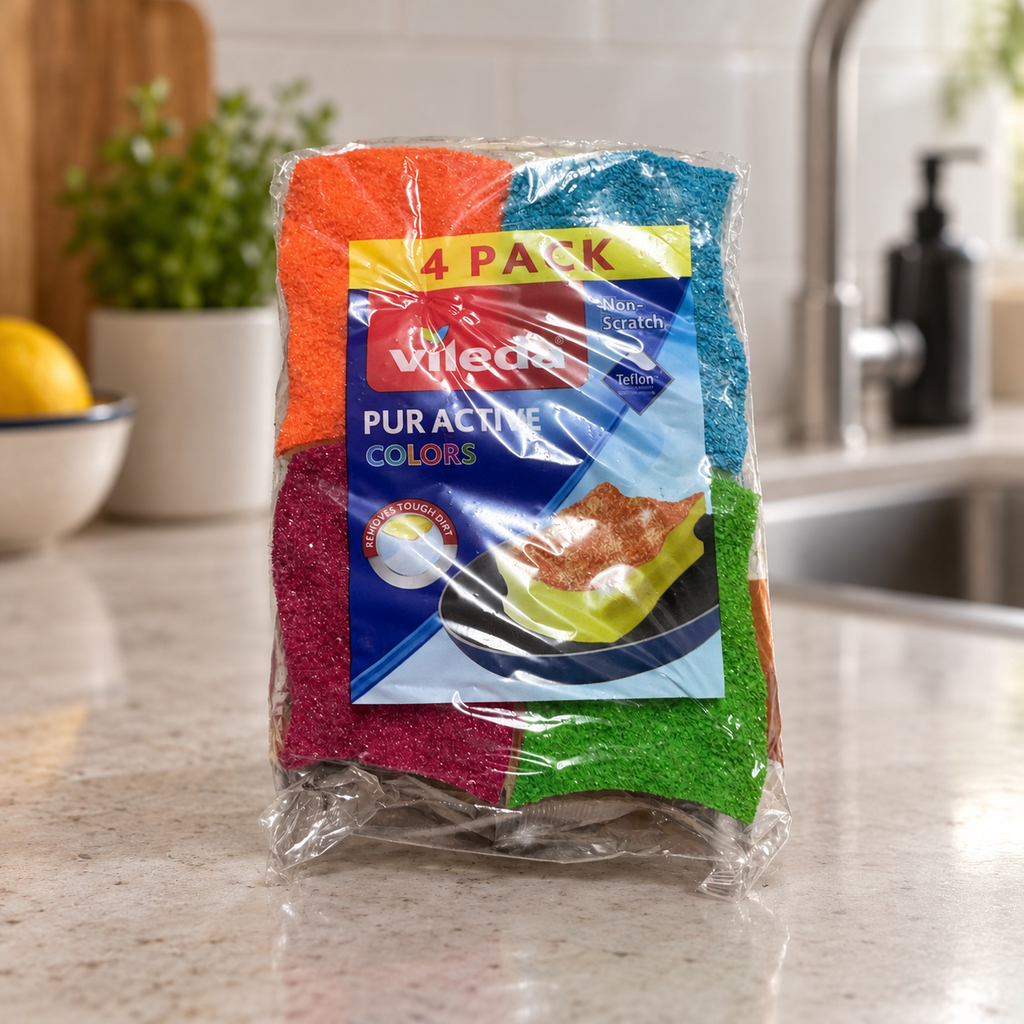 Vileda PurActive Colors pack de 4 estropajos: paquete original en una cocina