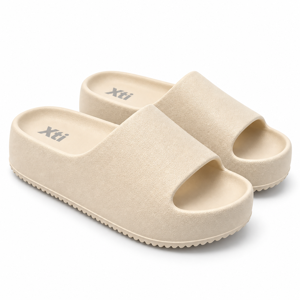 Sandalia plataforma Xti 143900 beige sobre fondo blanco