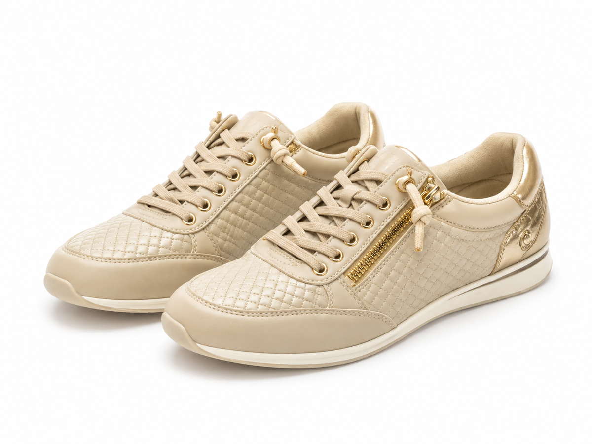 Zapatillas Xti 145448 beige y doradas sobre fondo blanco
