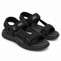 Sandalias Xti 17470 negras para hombre sobre fondo blanco