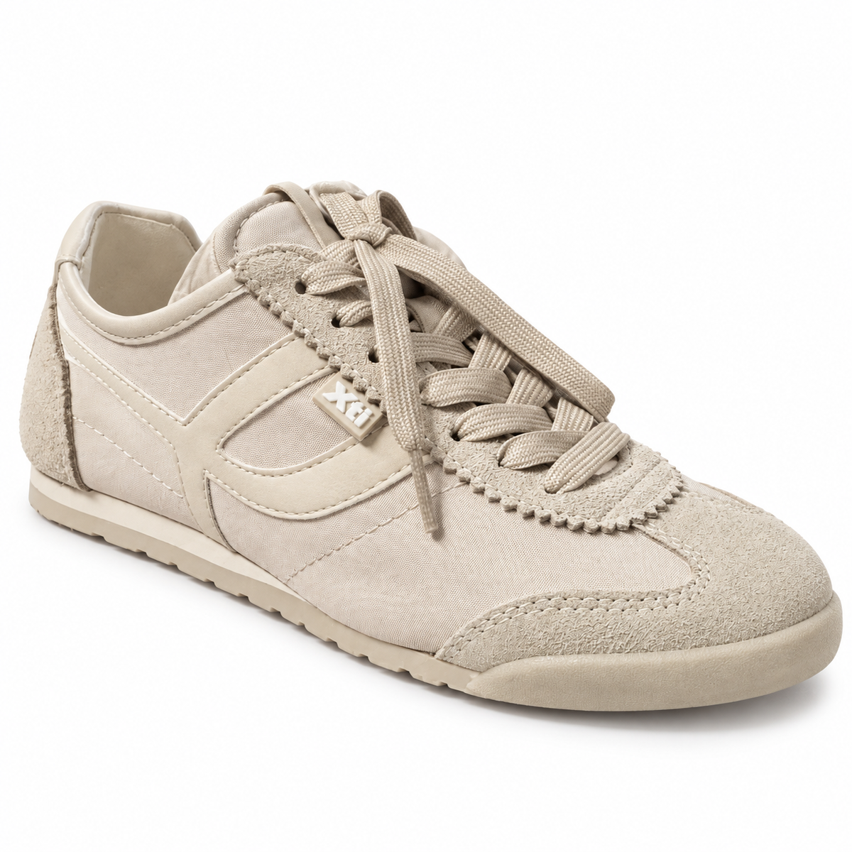 Zapatilla Xti 18026 beige sobre fondo blanco