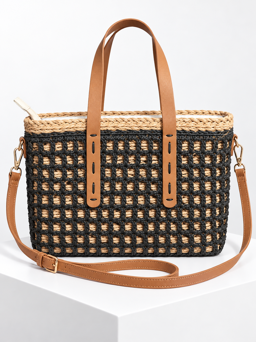 Bolso Xti beige con entramado negro y asas camel · presentacion