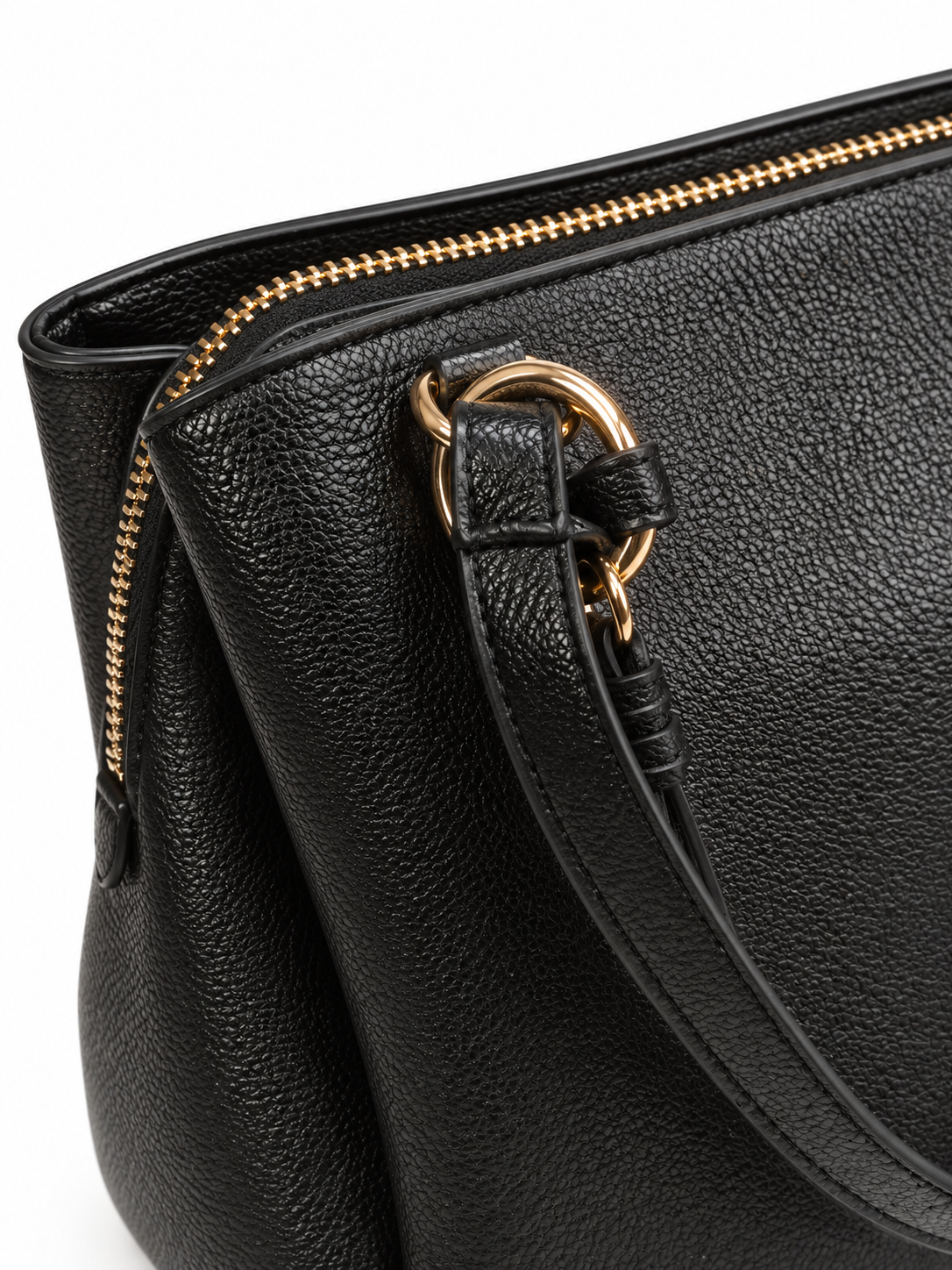Bolso Xti negro con doble asa y colgante geométrico · detalle