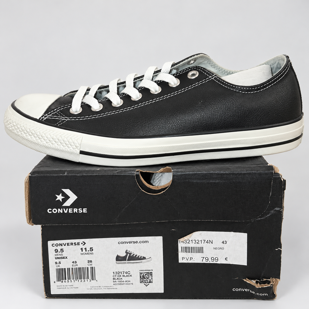 Zapatillas Converse 132174C negras · Talla 43 — detalle del zapato y su caja