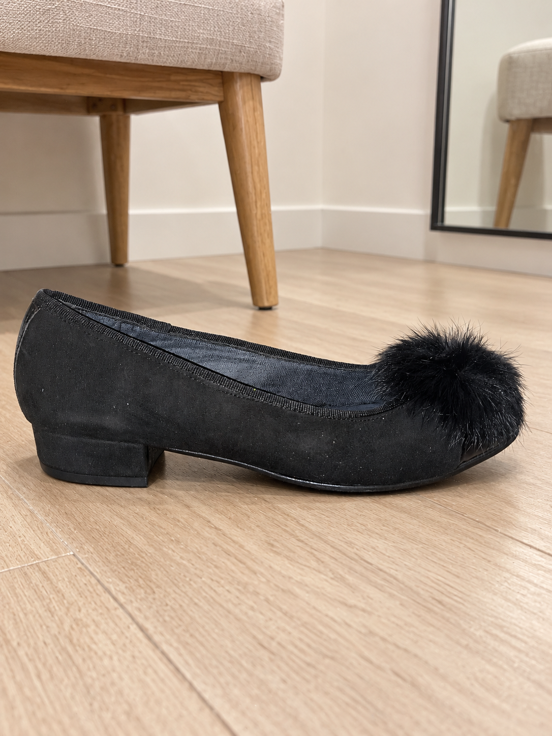 Zapatos Chamby 100 negros con pompón · Talla 36 — ambiente