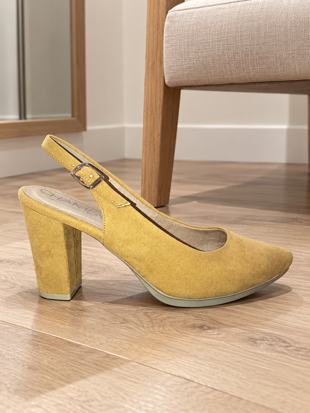 Zapatos destalonados Chamby 4772 mostaza · Talla 37 — ambiente