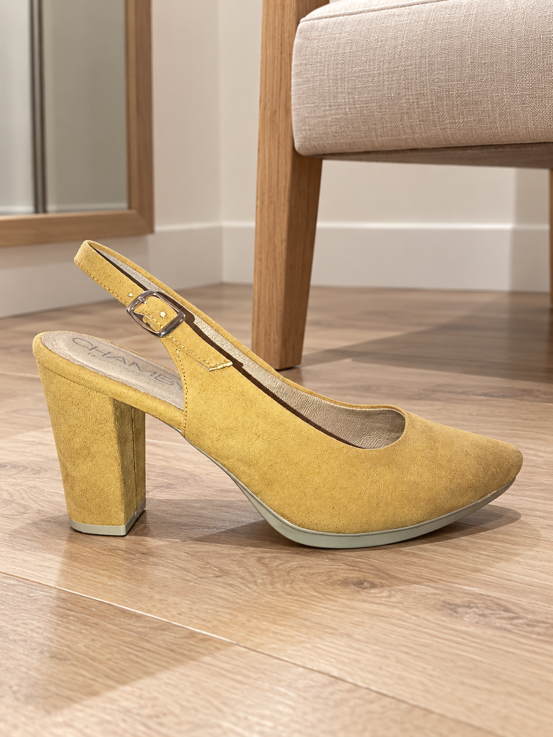 Zapatos destalonados Chamby 4772 mostaza · Talla 37 — ambiente