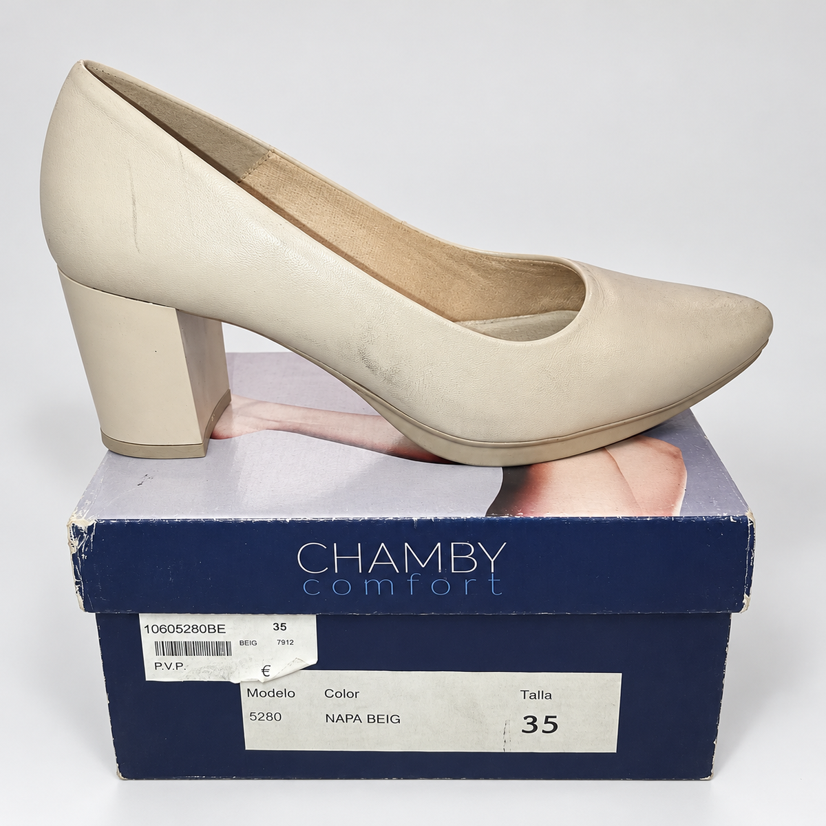 Zapatos de salón Chamby 5280 beige · Talla 35 — detalle del zapato y su caja